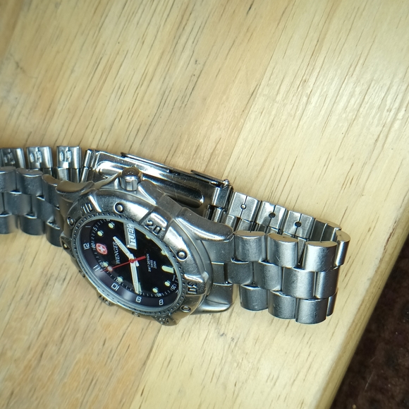 X Wenger SMT Design 200 meter Dive watch.  Rotating bezel, screw down crown. - Picture 5 of 13